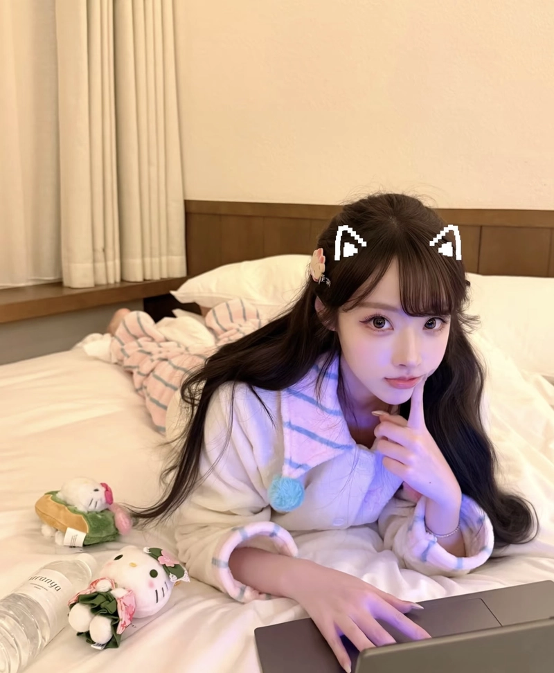Ảnh gái xinh mặc đồ ngủ mang vẻ đẹp dịu dàng