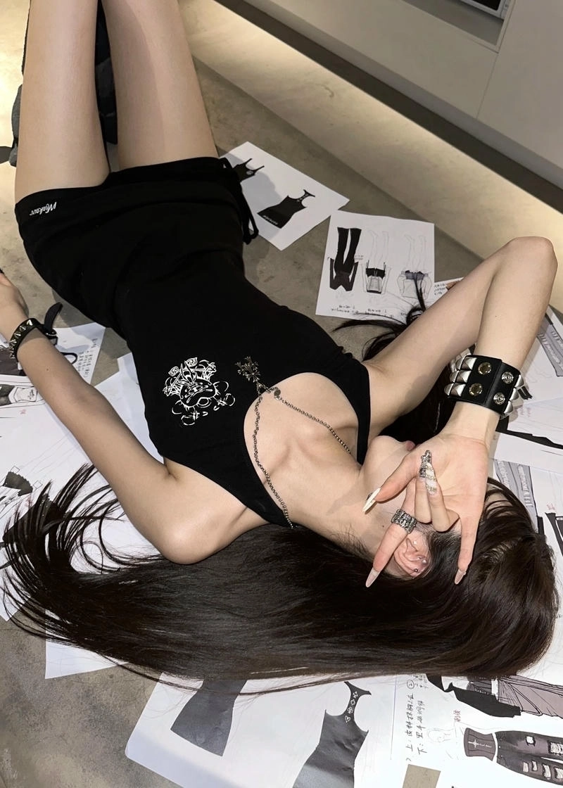 Ảnh gái xinh ngầu với biểu cảm tự nhiên đầy cá tính