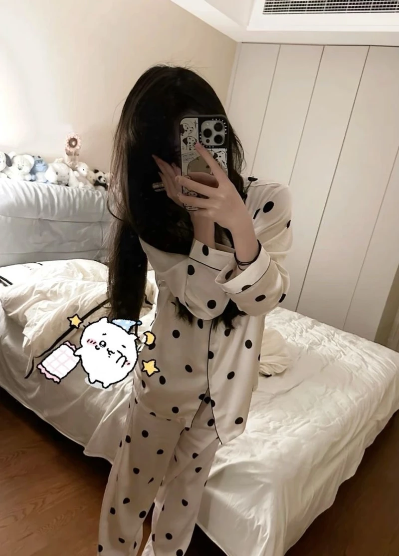 Ảnh gái xinh trong đồ ngủ xinh xắn duyên dáng