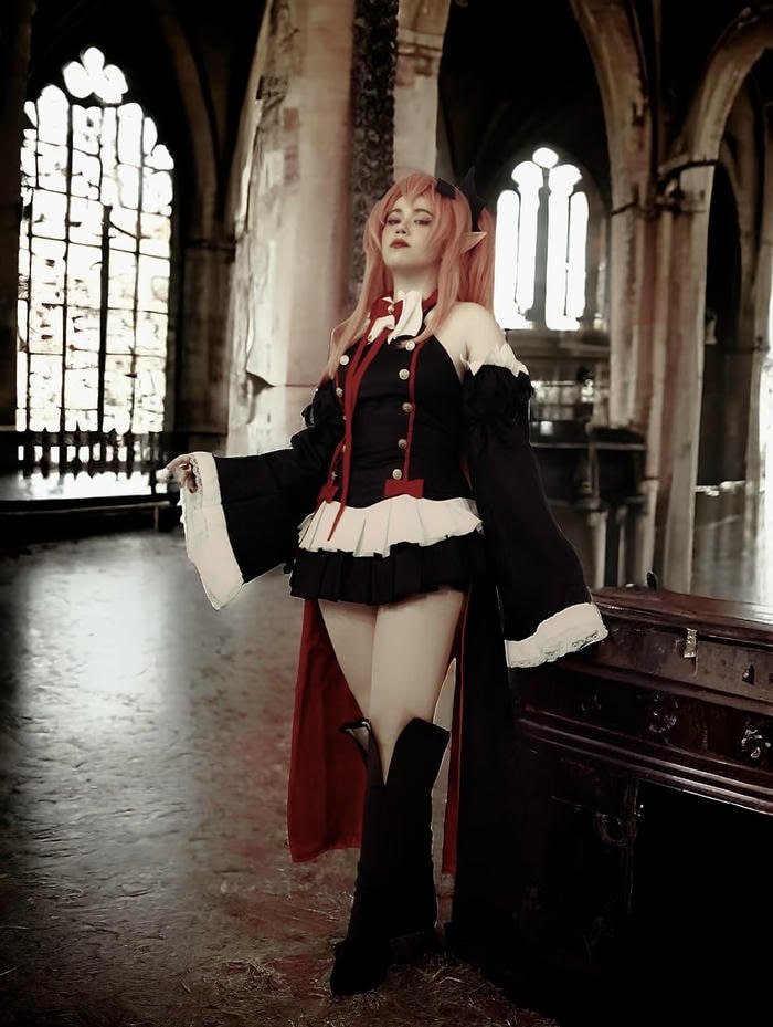 Ảnh krul tepes cosplay biểu cảm kiêu kỳ