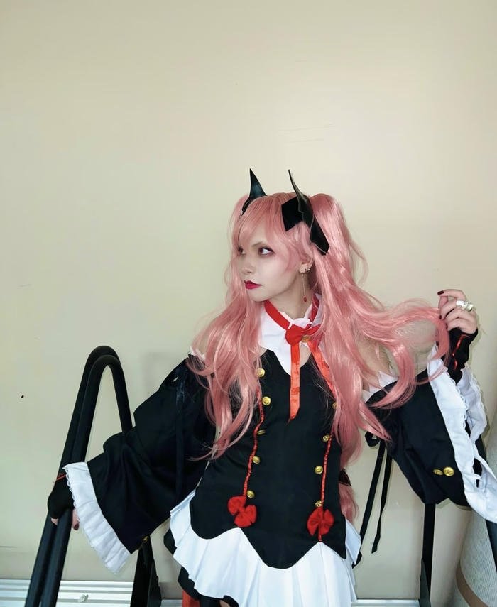 Ảnh krul tepes cosplay thần thái