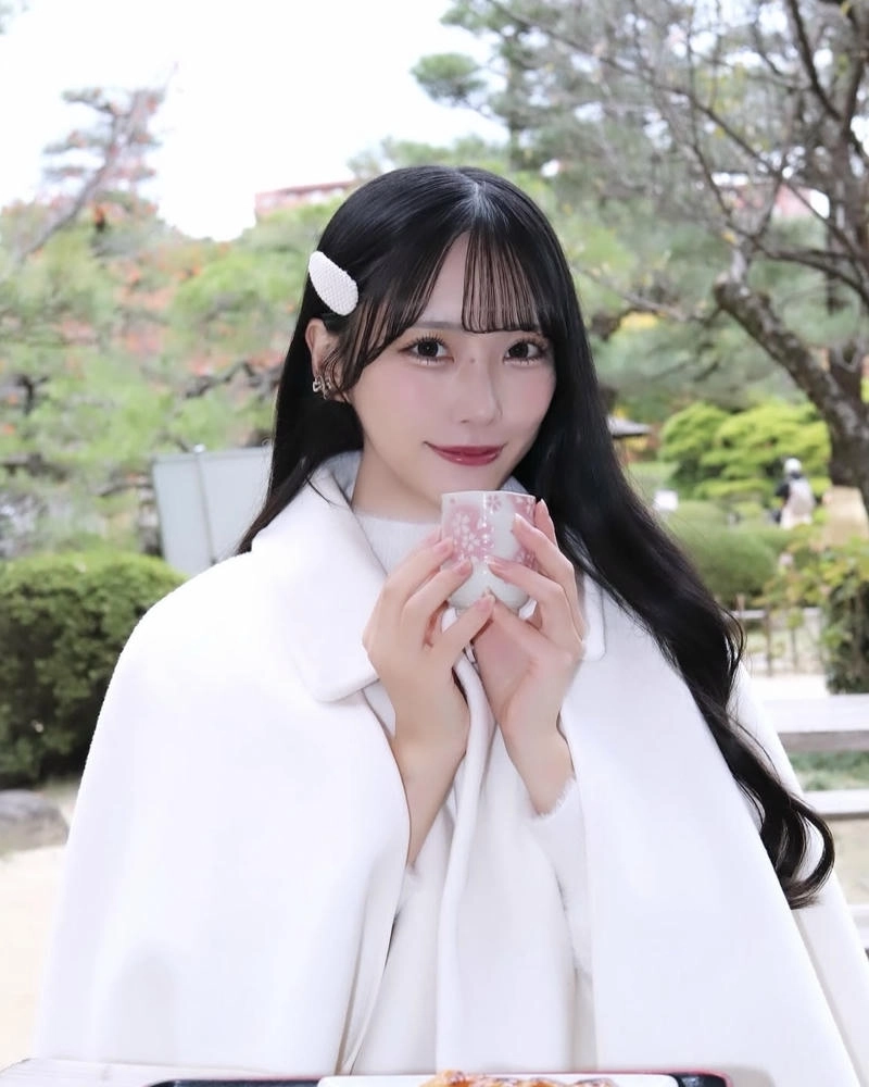 Ánh mắt trong veo giúp gái Nhật thêm thu hút