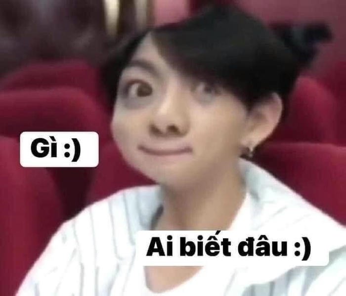 Ảnh meme ai biết gì đâu cười gượng