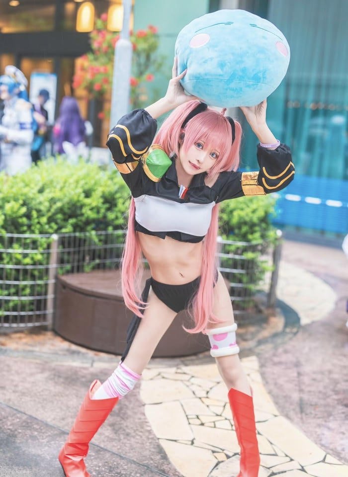 Ảnh milim nava cosplay tạo dáng năng động