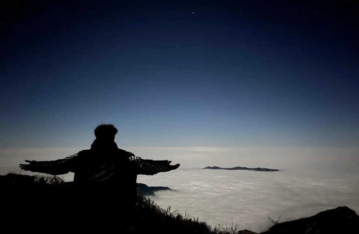 Ảnh nam chụp sau lưng thumbnail