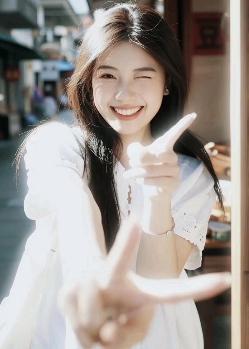 Ánh nhìn ấm áp kết hợp nụ cười gái xinh