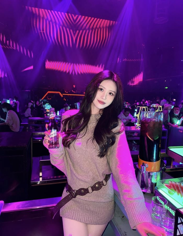 Ảnh nightlife gái xinh đi bar nổi bật