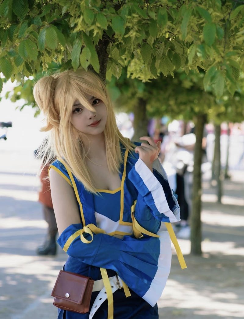 Ảnh nữ coser hóa thân lucy heartfilia trong Fairy Tail