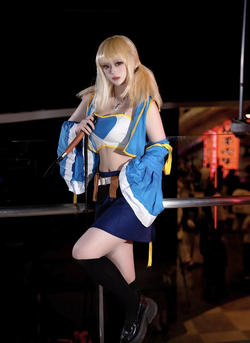 Ảnh nữ coser lucy heartfilia tạo dáng đáng yêu