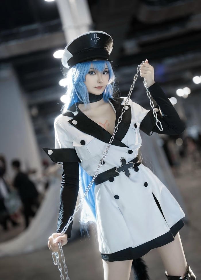 Bức ảnh esdeath cosplay ánh mắt sắc bén