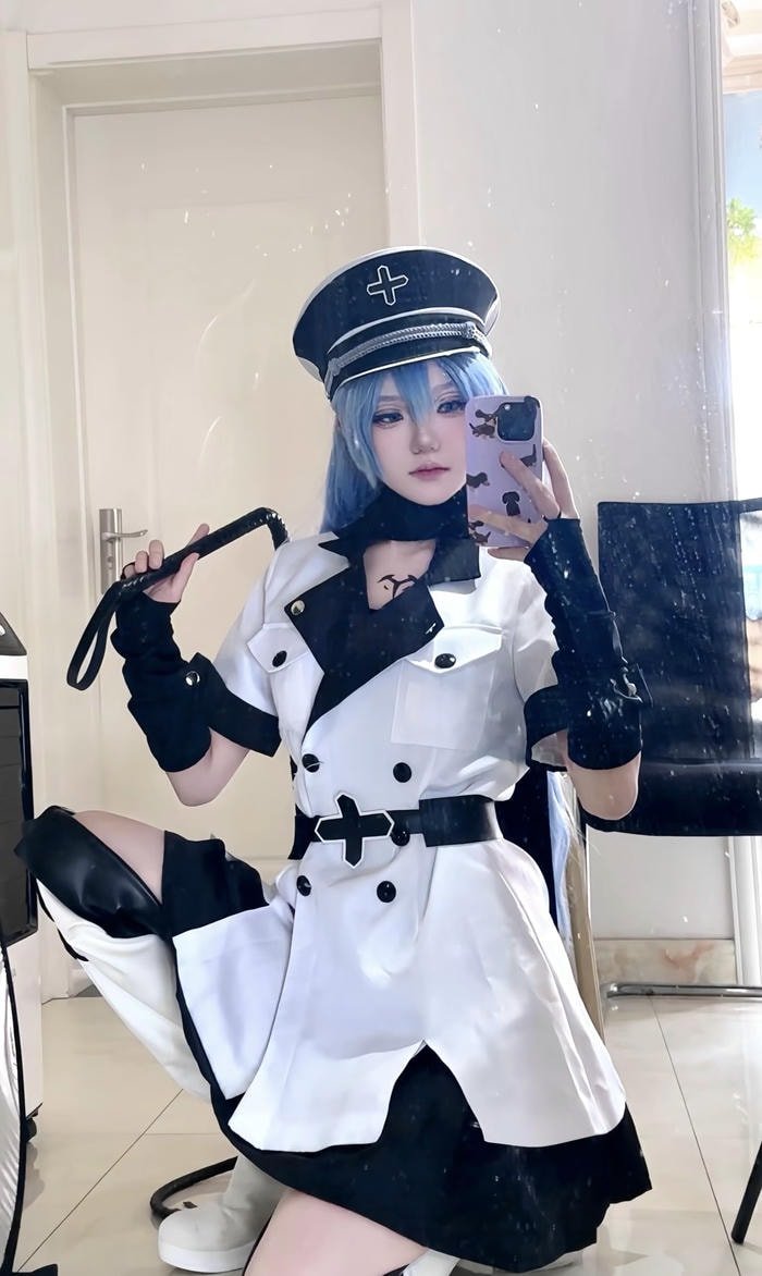 Bức ảnh esdeath cosplay phong cách anime