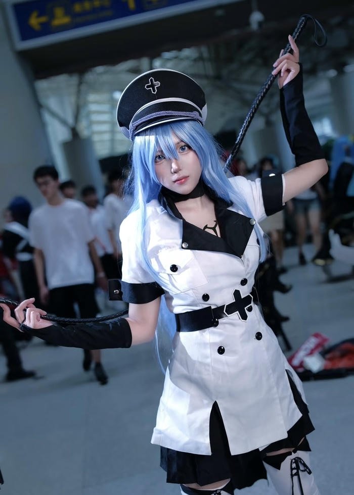 Bức ảnh esdeath cosplay thần thái mạnh mẽ