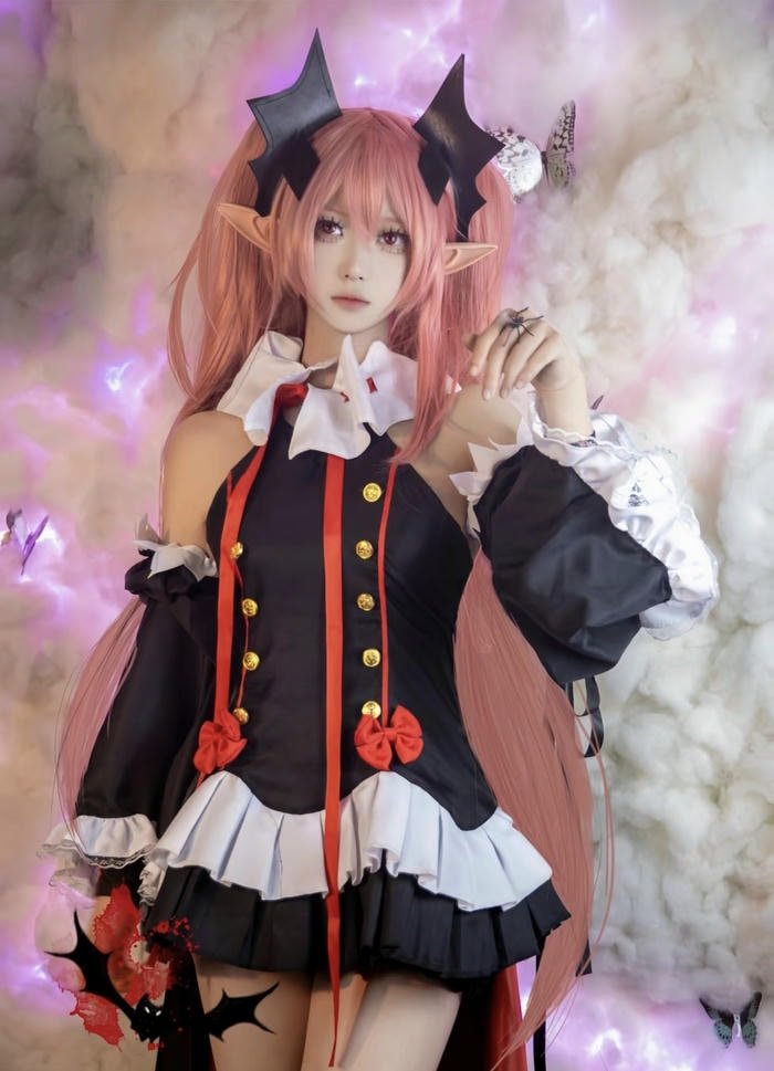 Bức ảnh krul tepes cosplay mái tóc dài óng