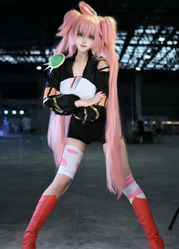 Bức ảnh milim nava cosplay tạo dáng mạnh mẽ