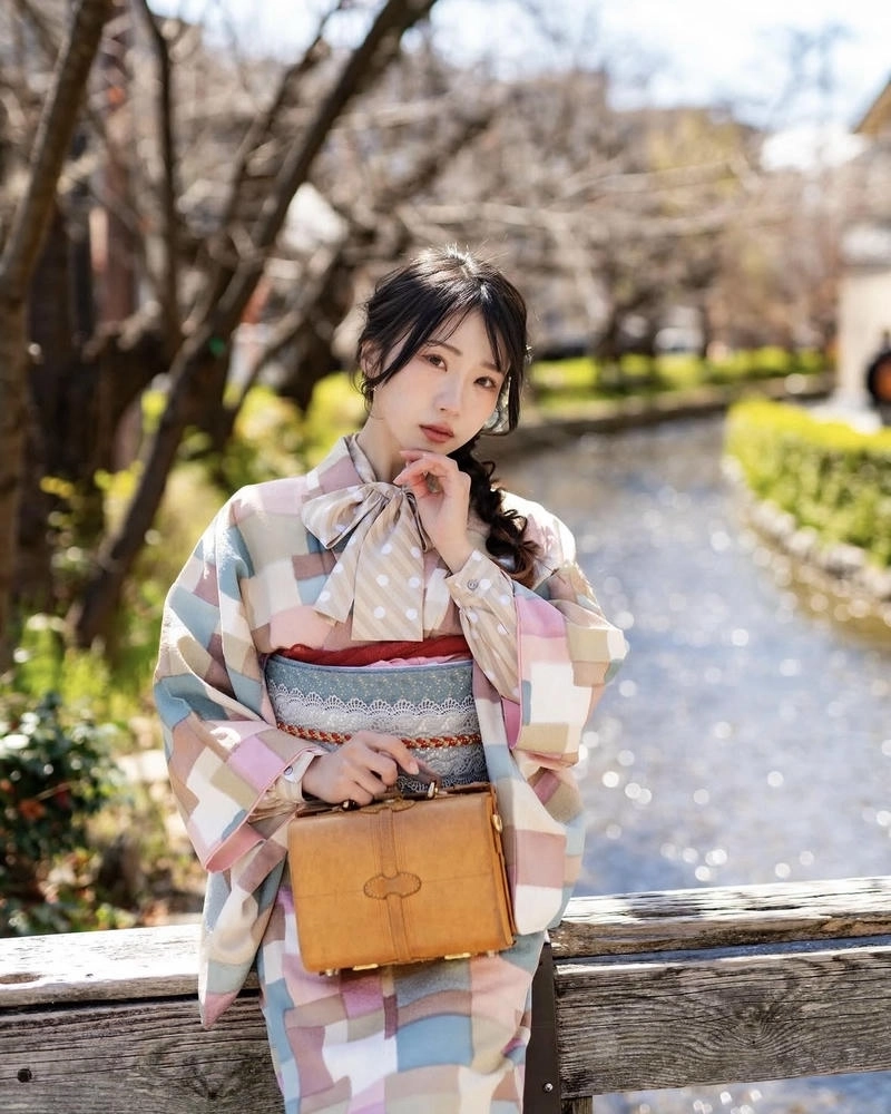 Cách tạo dáng nhẹ nhàng làm nổi bật gái Nhật