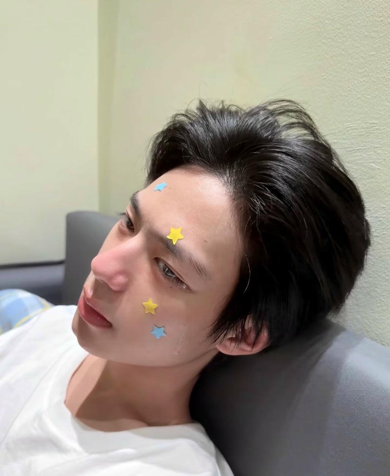 Chàng trai rơi nước mắt buồn sâu ảnh trai đẹp khóc