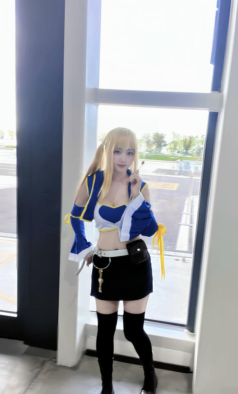 Coser anime hóa thân lucy heartfilia trong Fairy Tail