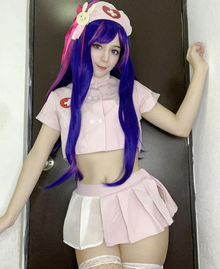 Cosplay y tá váy ngắn tôn dáng