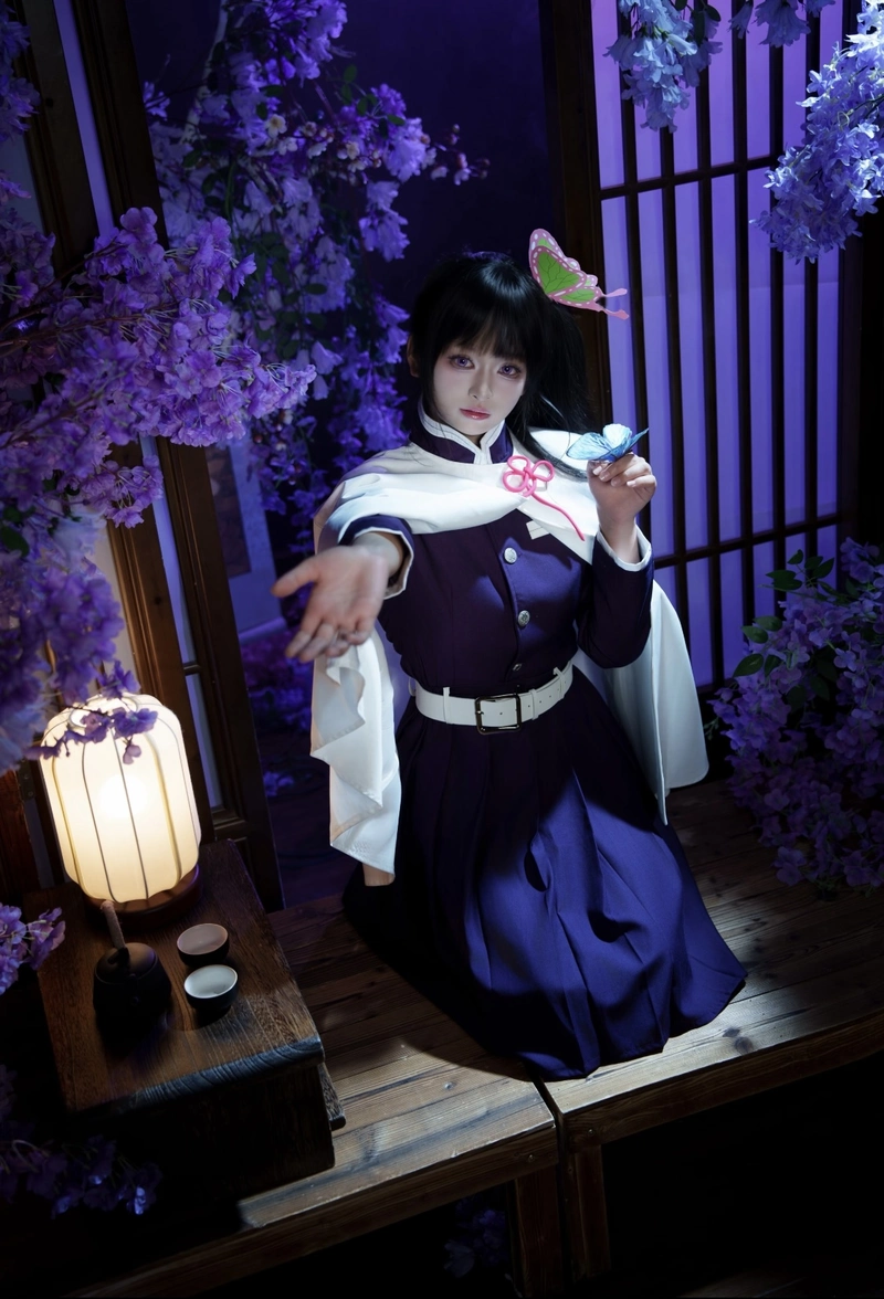 Dáng vẻ cosplay Kanao với ánh nhìn mềm mại
