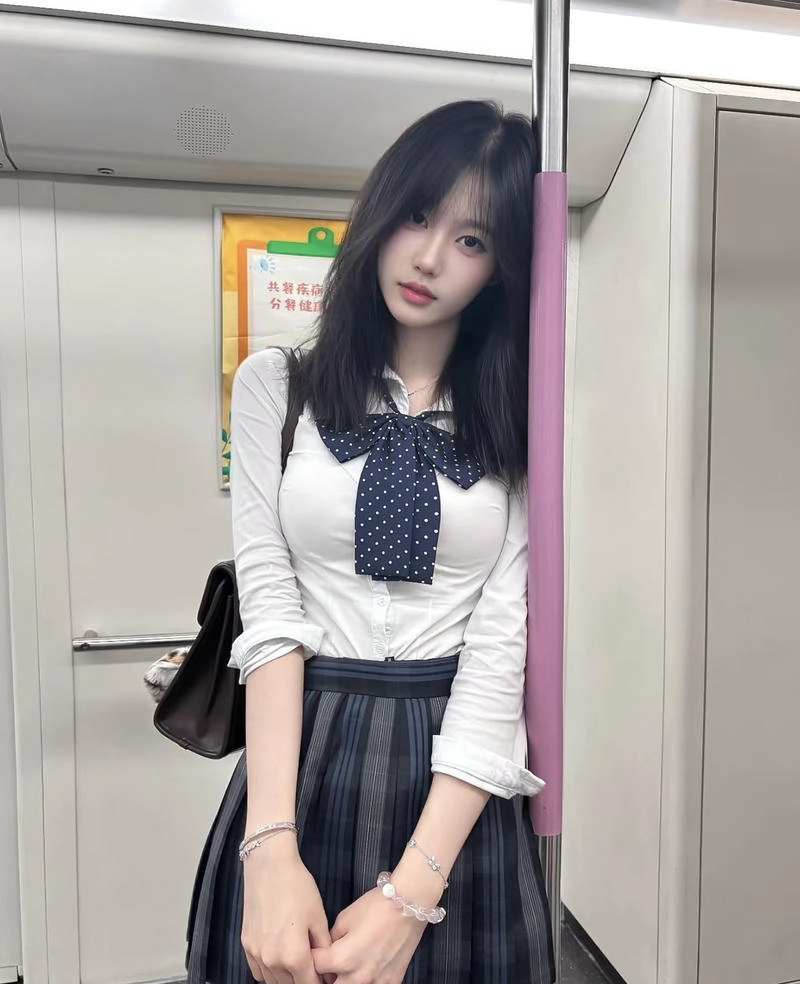 Đồng phục học sinh tạo điểm nhấn cho gái Nhật nữ sinh