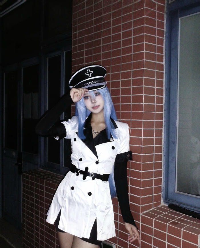 Esdeath cosplay dáng đứng uyển chuyển