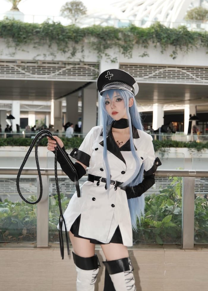 Esdeath cosplay đôi mắt to tròn