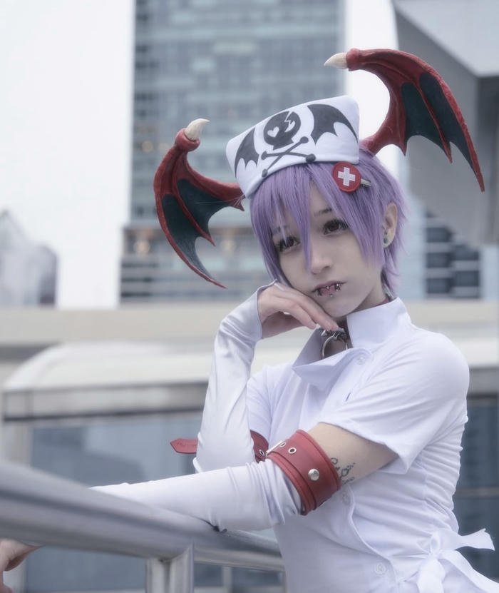 Gái cosplay y tá ác quỷ có sừng