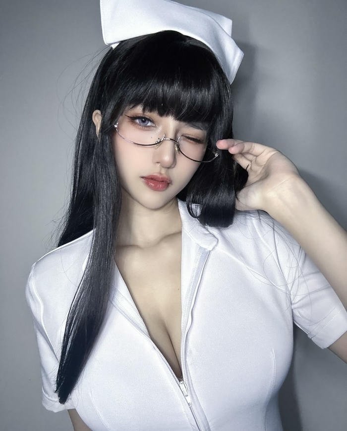 Gái xinh cosplay y tá vẻ đẹp ngọt ngào