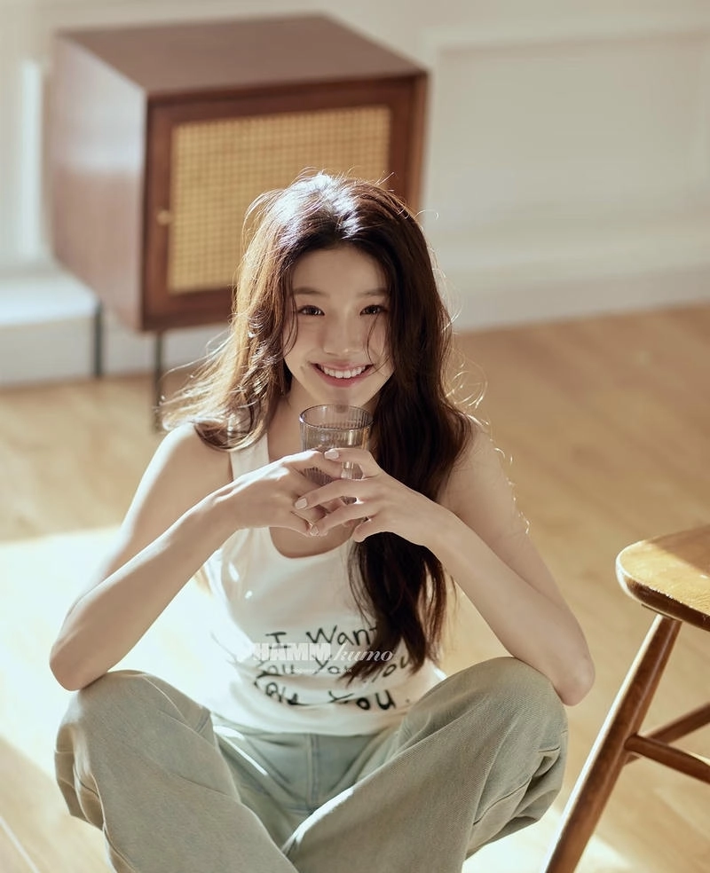 Gái xinh cười với nét trong trẻo đầy sức sống