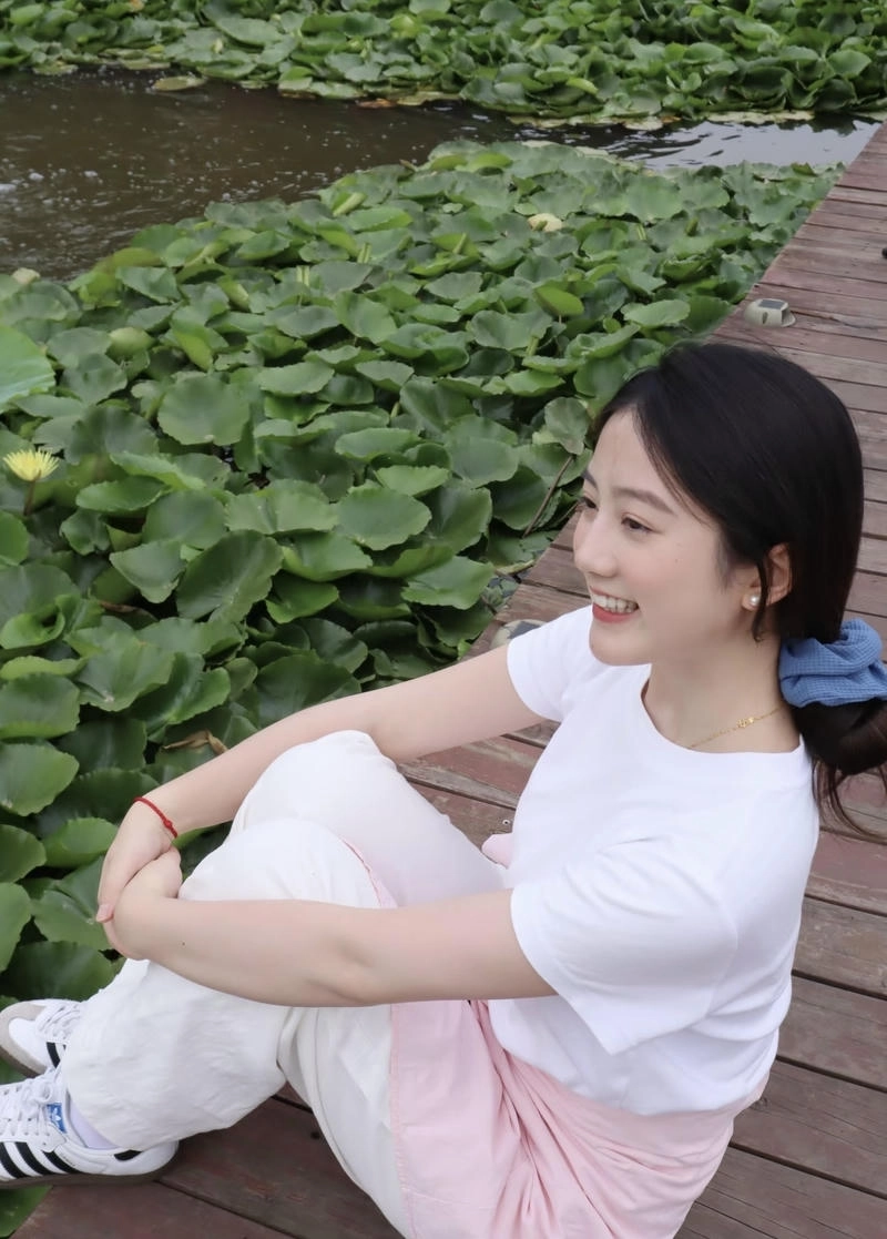 Gái xinh cười với vẻ đẹp tự nhiên dễ mến