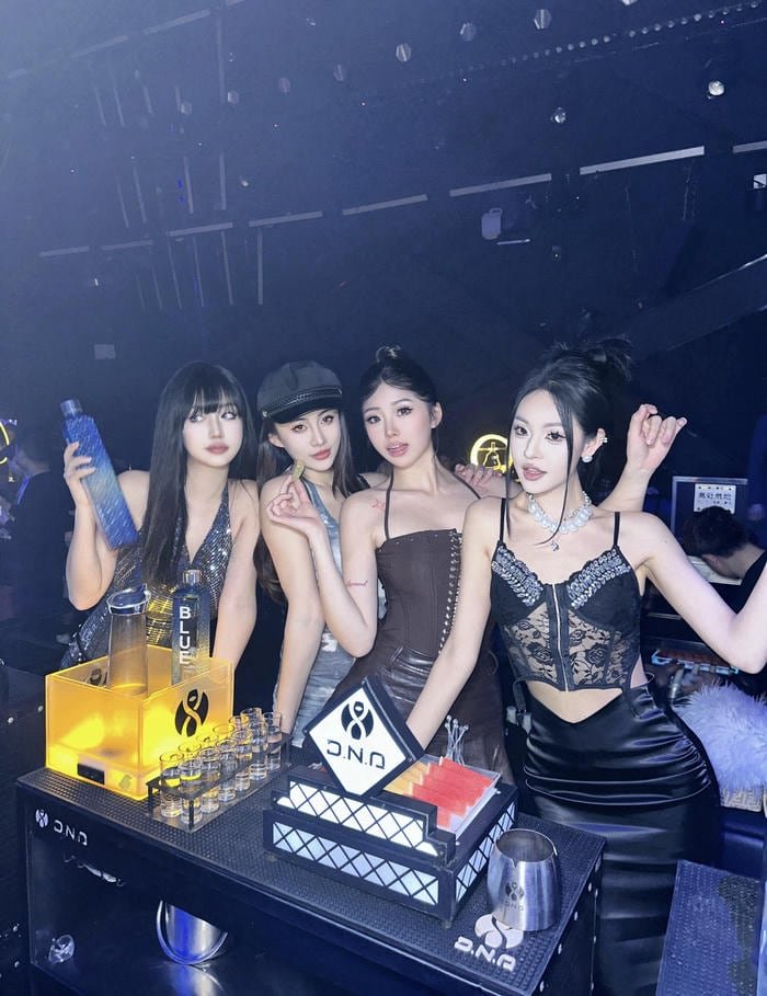 Gái xinh đi bar cực cháy