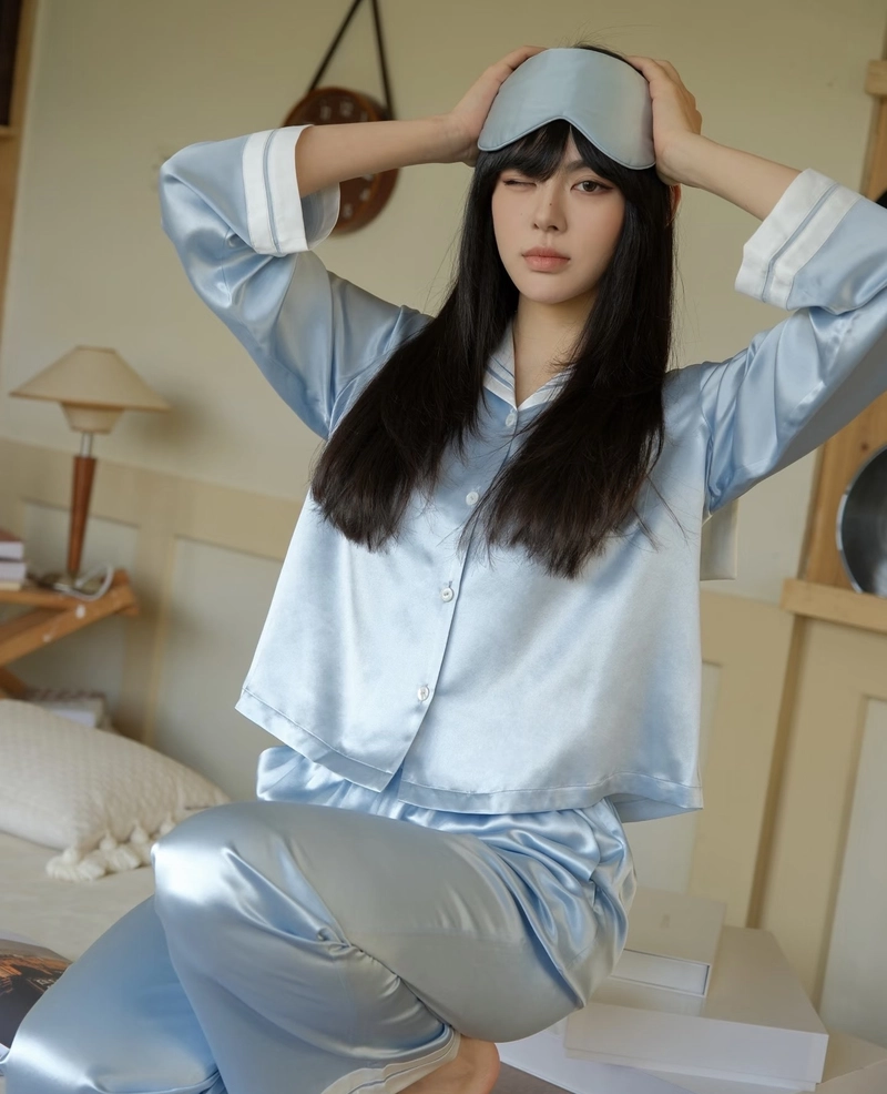 Gái xinh mặc đồ ngủ tự nhiên tạo thiện cảm