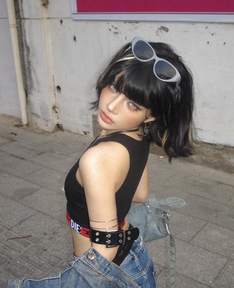 Gái xinh ngầu với style đơn giản nhưng đầy khí chất