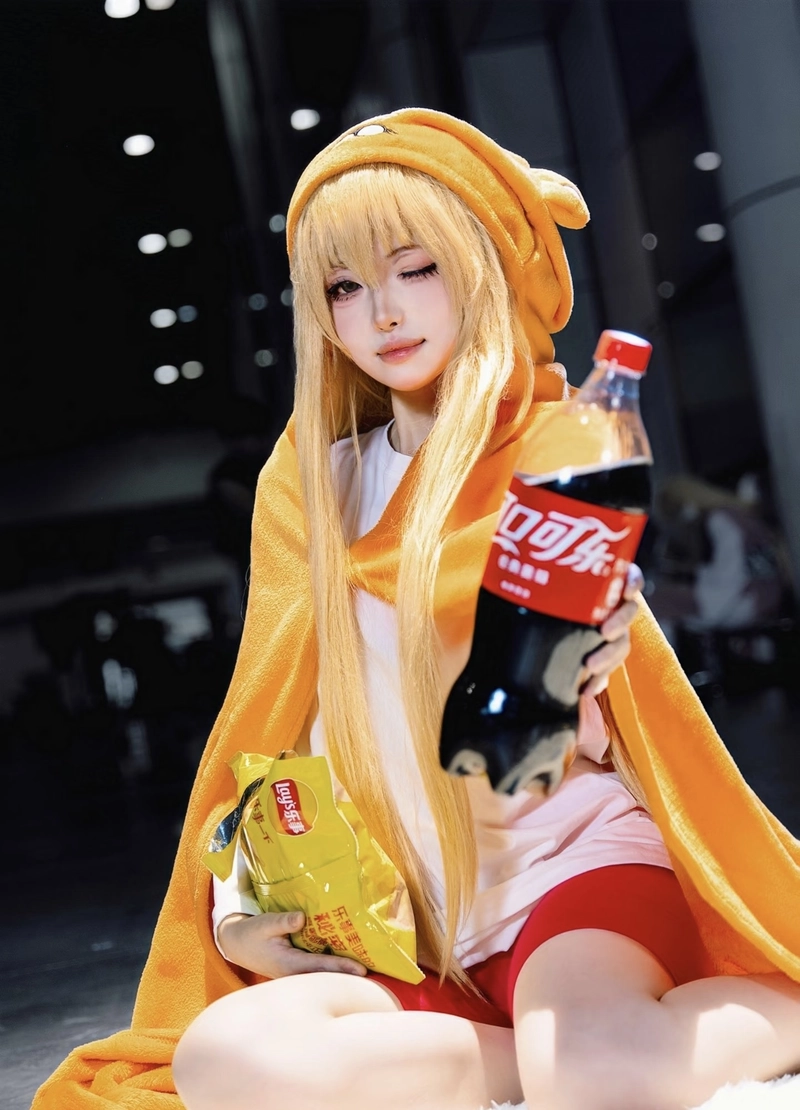 Góc chụp Umaru cosplay với ánh mắt sáng dễ thương