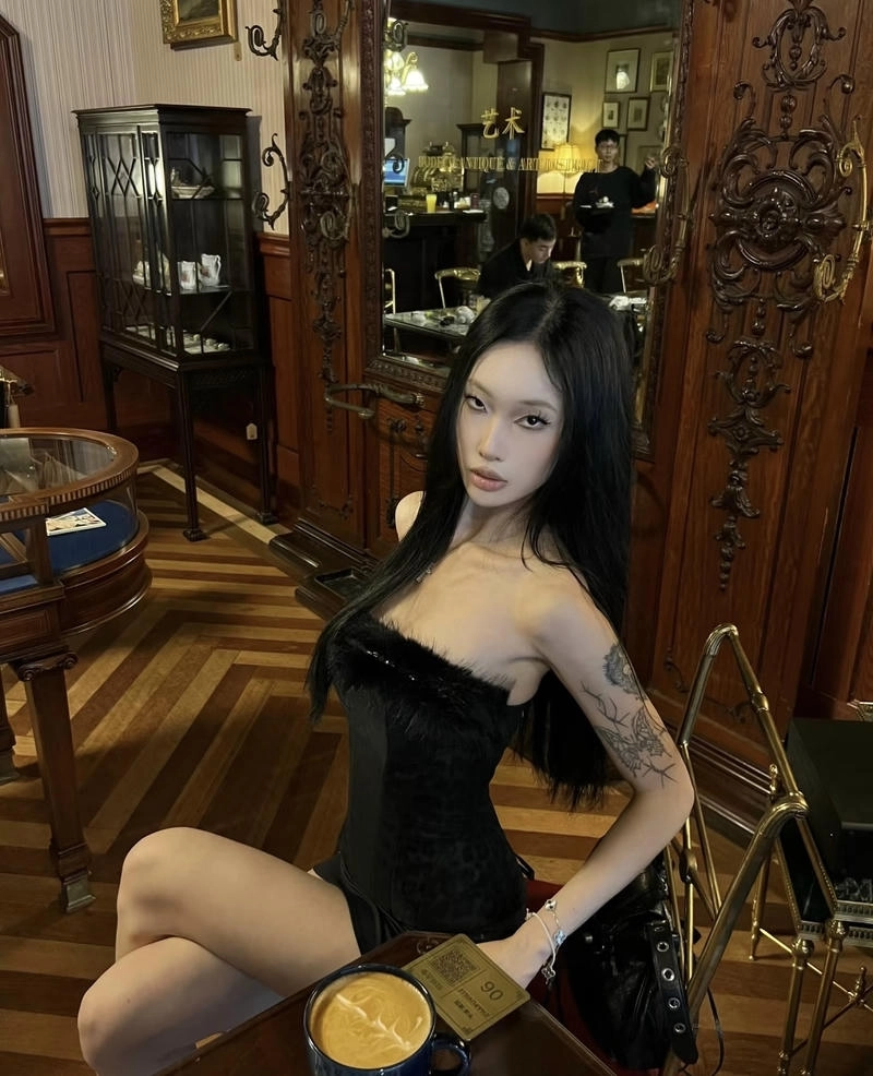 Góc chụp cận mặt giúp bad girl thêm ấn tượng