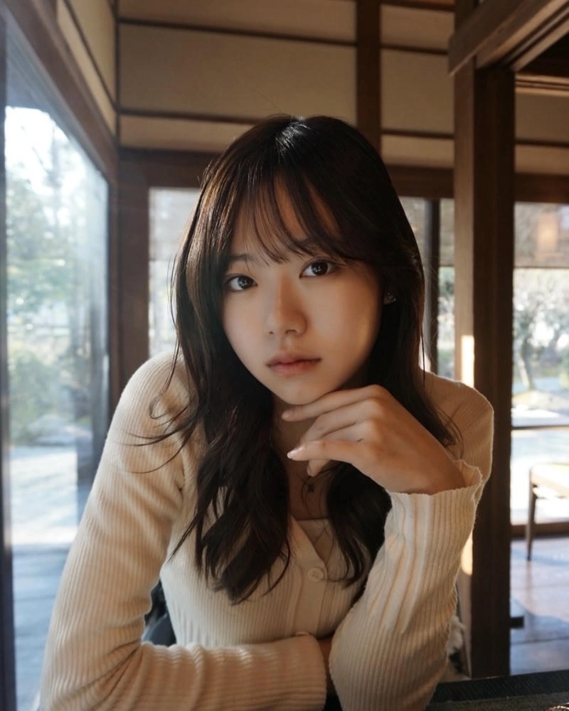 Góc máy cận giúp làm rõ gương mặt gái Nhật tinh tế