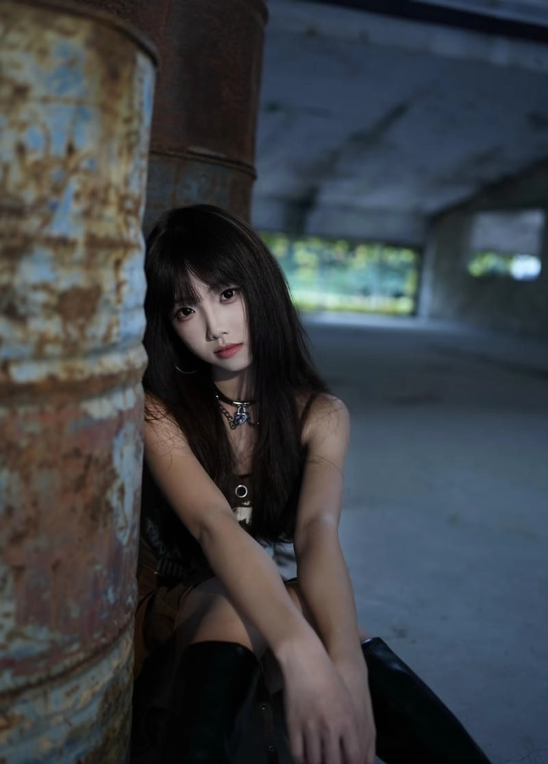 Góc nghiêng gương mặt làm nổi bật bad girl cá tính