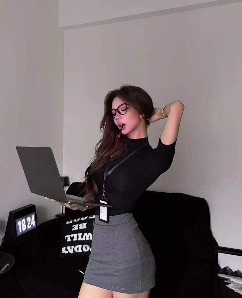 Gương mặt rạng rỡ của nữ nhân viên công sở