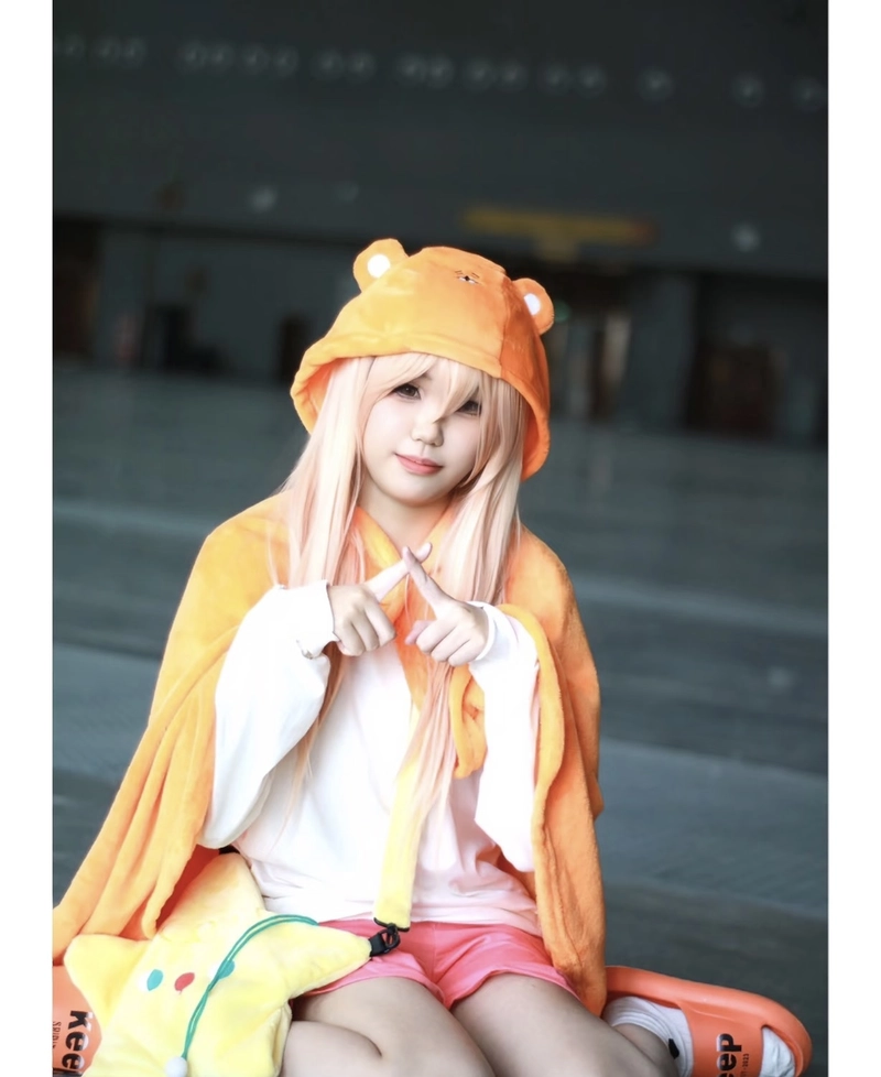Hình Umaru cosplay với nét mặt dễ thương rõ ràng