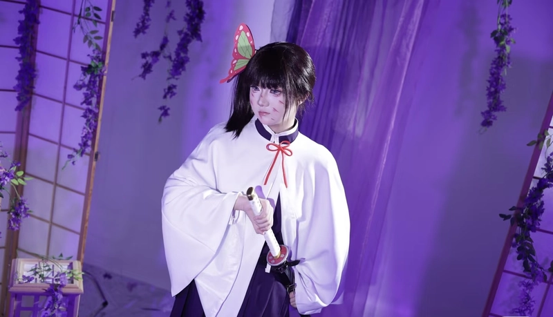 Hình ảnh Kanao cosplay với ánh nhìn trong trẻo