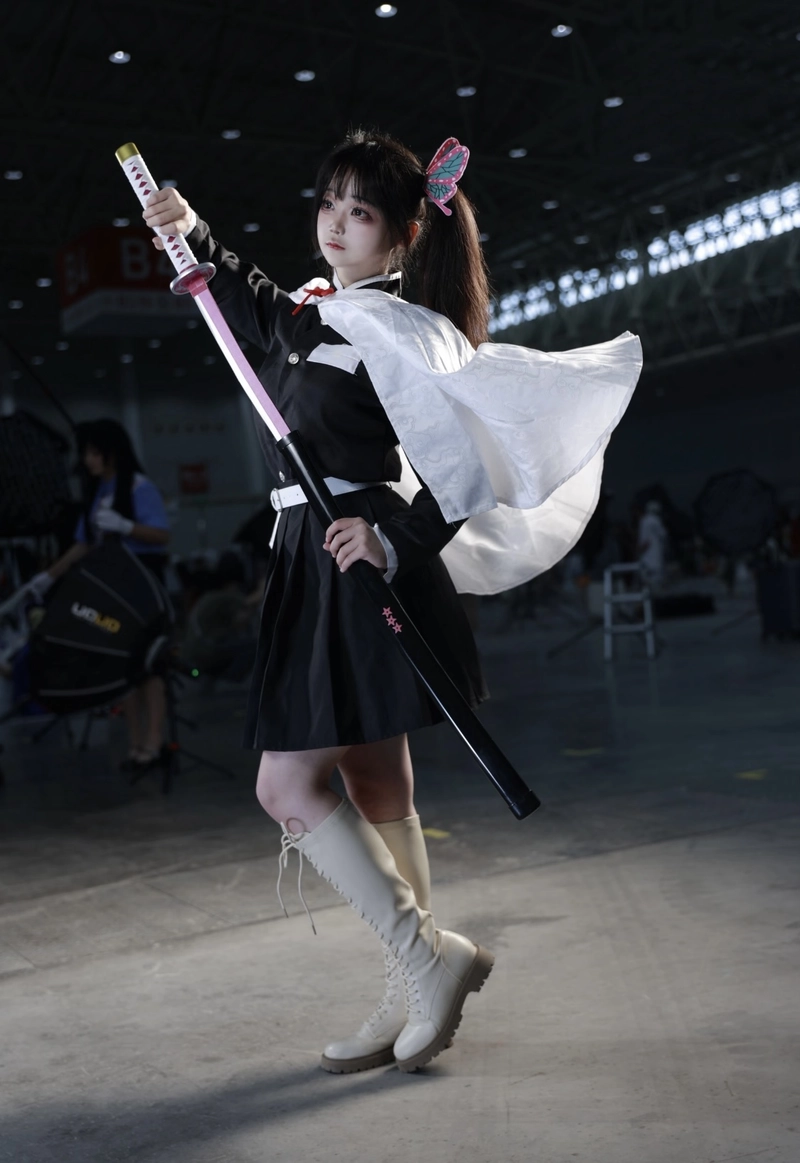 Hình ảnh cosplay Kanao với biểu cảm dịu dàng