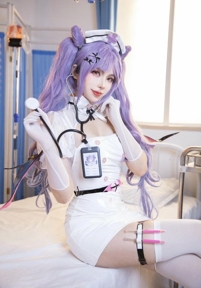 Hình ảnh cosplay y tá dáng đẹp