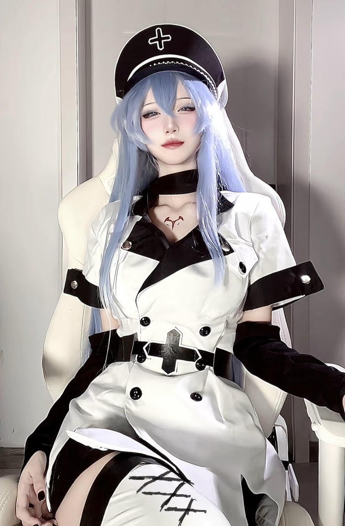 Hình ảnh esdeath cosplay dáng vẻ cá tính