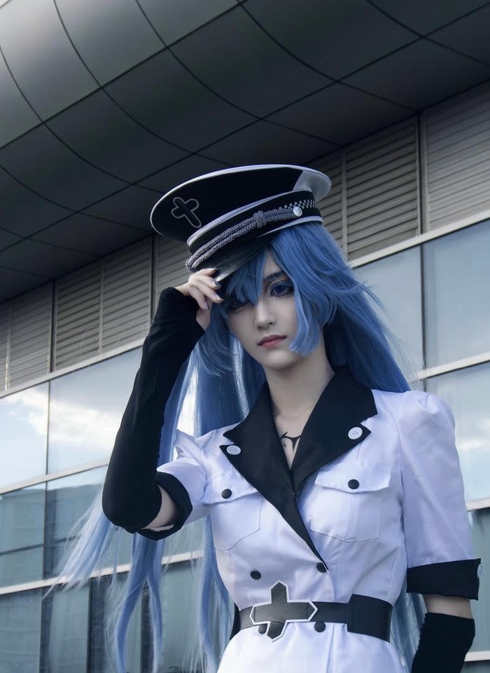 Hình ảnh esdeath cosplay tóc bay trong gió