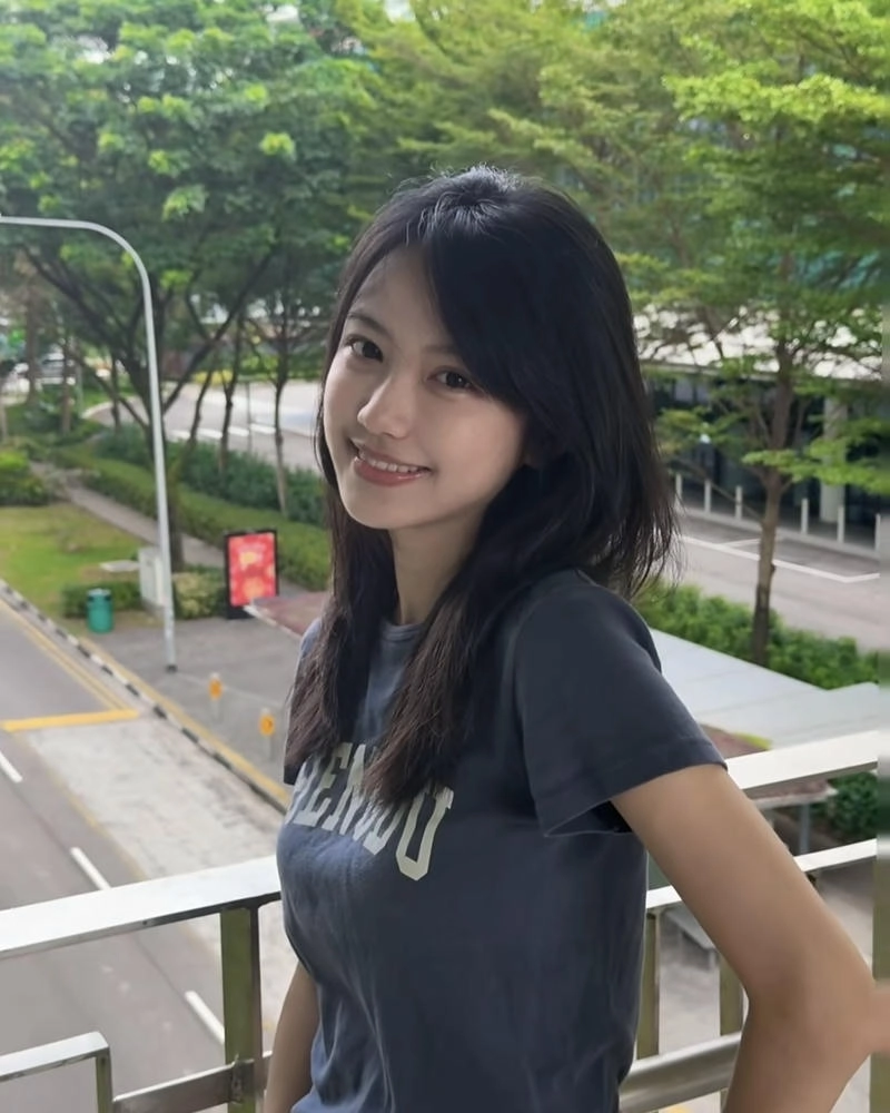 Hình ảnh gái xinh cười mang lại cảm giác dễ chịu