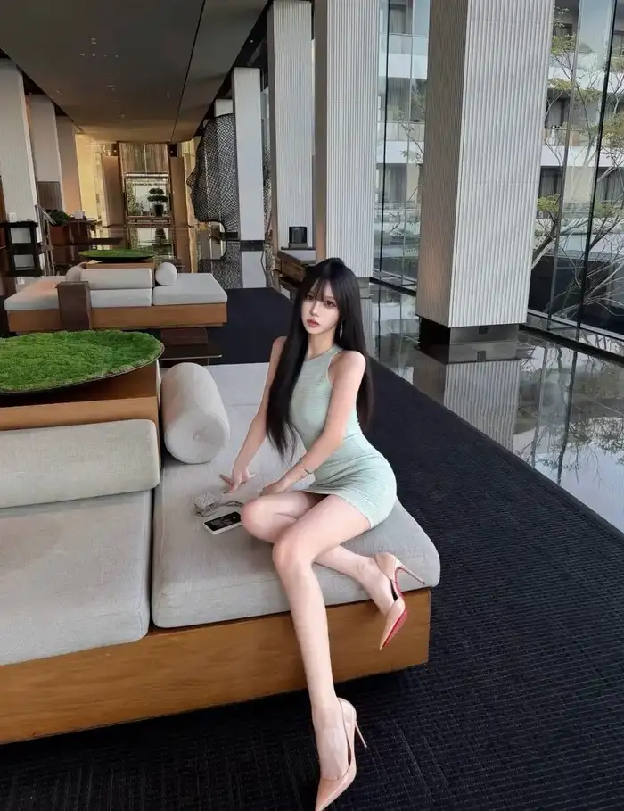 Hình ảnh gái xinh đùi thon trong khung hình đẹp