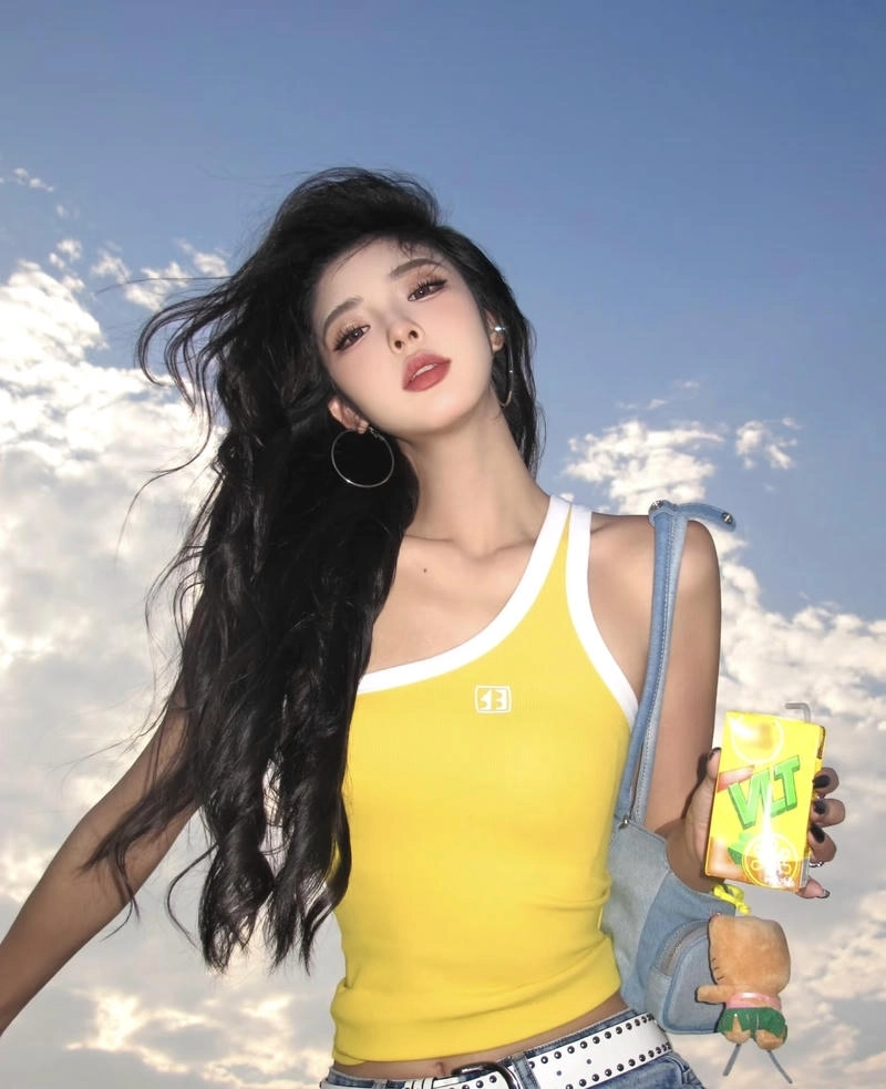 Hình ảnh gái xinh ngầu mang vibe lạnh lùng ấn tượng