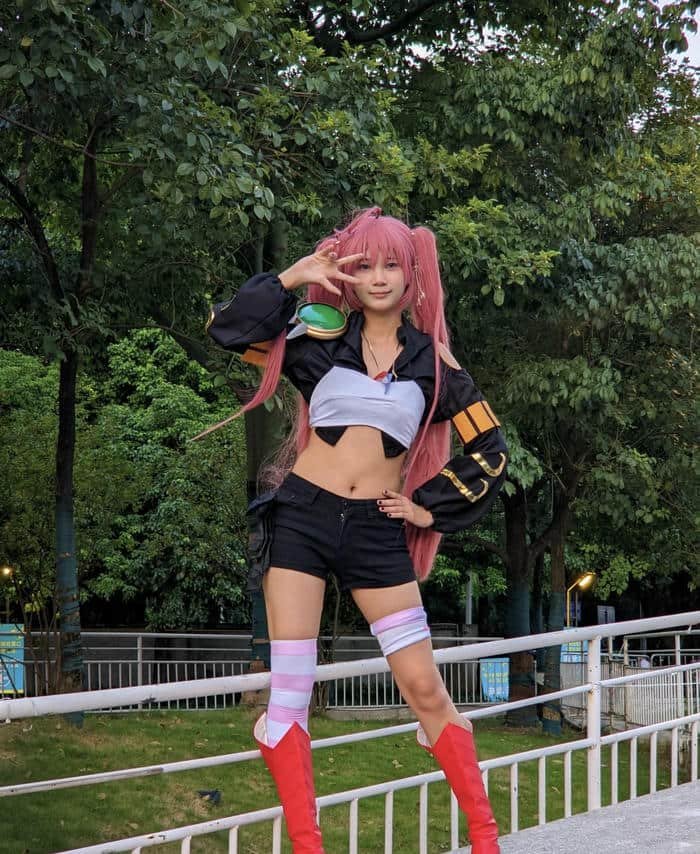 Hình ảnh milim nava cosplay biểu cảm tự tin