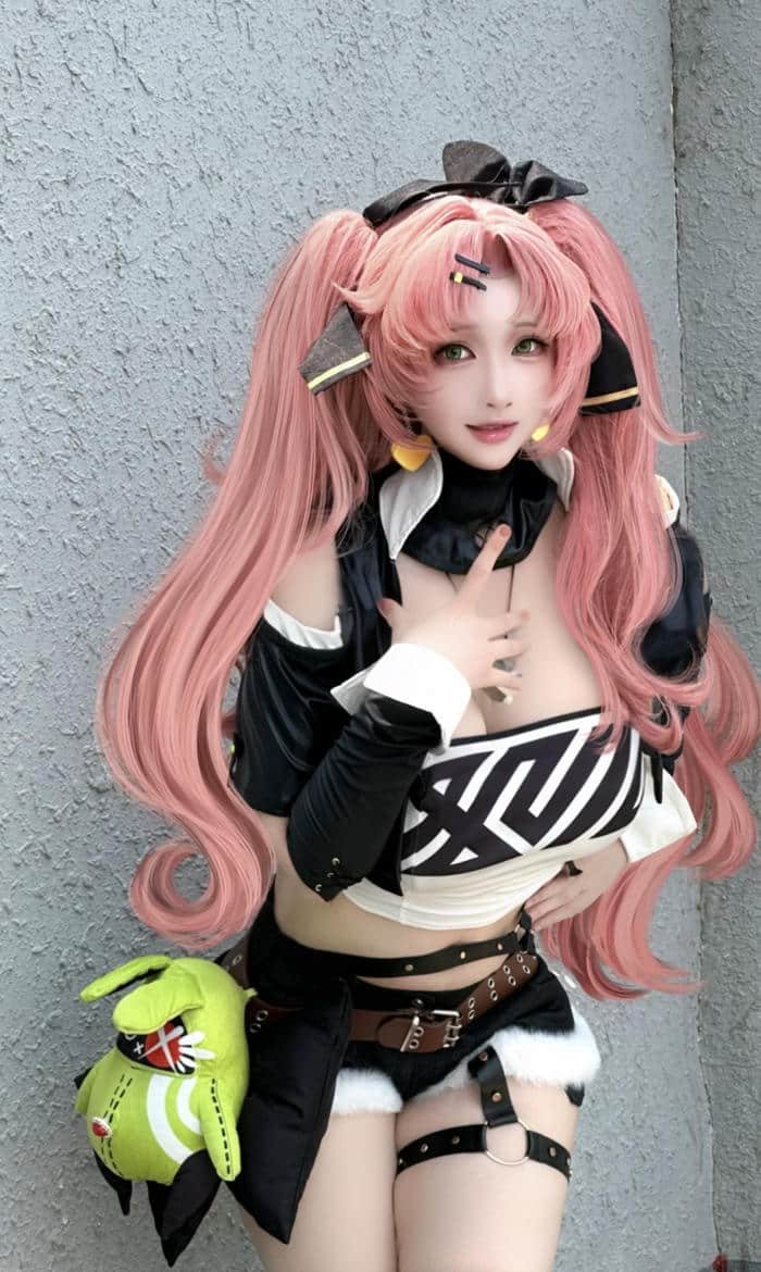 Hình ảnh milim nava cosplay dáng vẻ cá tính