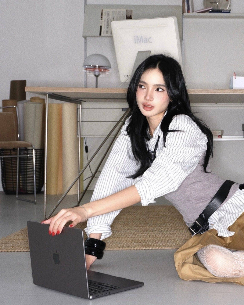 Hình ảnh nữ công sở với nét đẹp tự nhiên